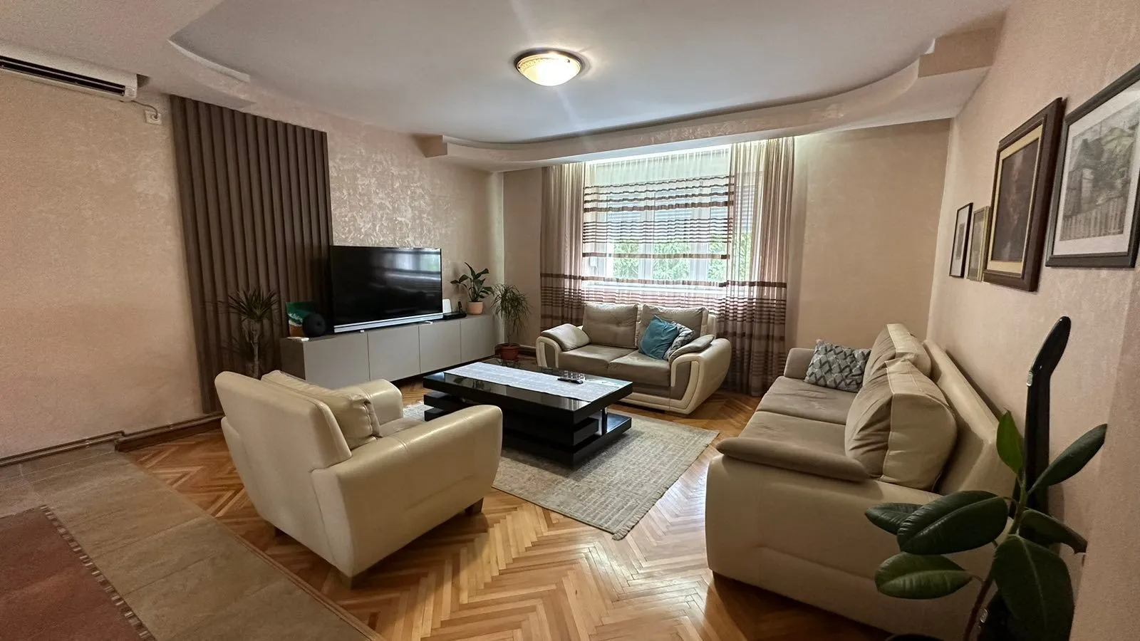 Izdavanje, kuća, 340m², Gorica C, Podgorica