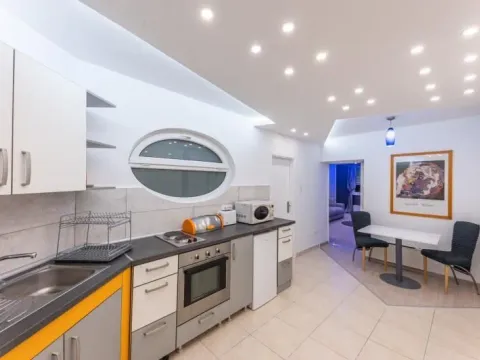 Izdavanje, jednosoban stan, 43m², Andrićev Venac, Beograd - image 5