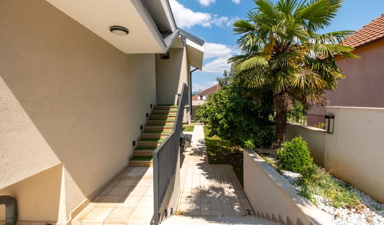 Rent, house, 280m², Stari Aerodrom, Podgorica