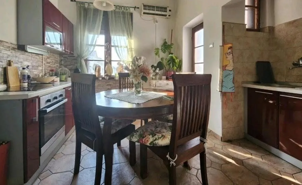 Izdavanje, jednosoban stan, 64m², Centar, Podgorica