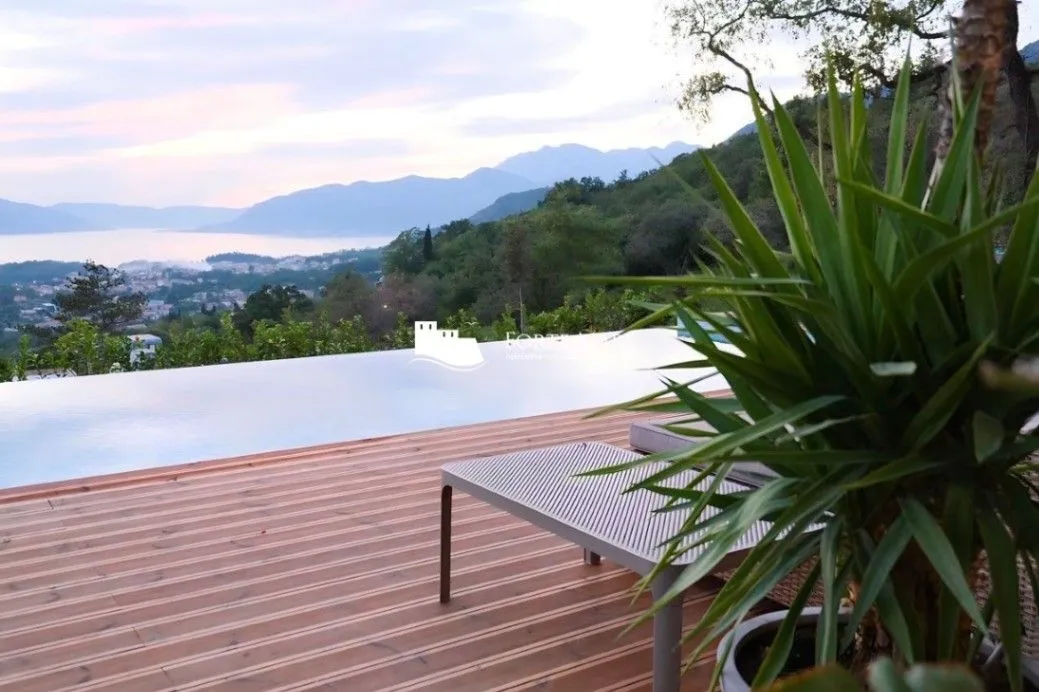 Prodaja, kuća, 114m², Tivat, Crna Gora