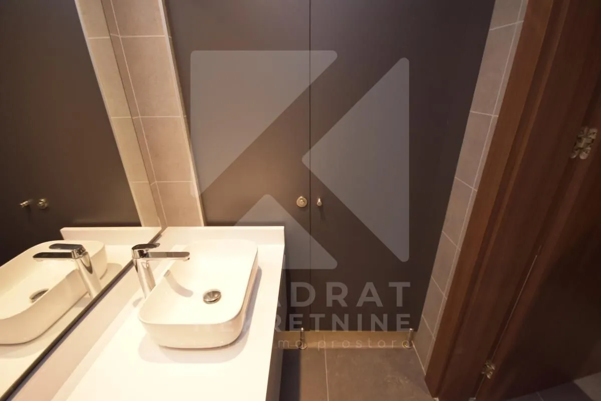 Rent, office space, 2542m², Centar, Podgorica