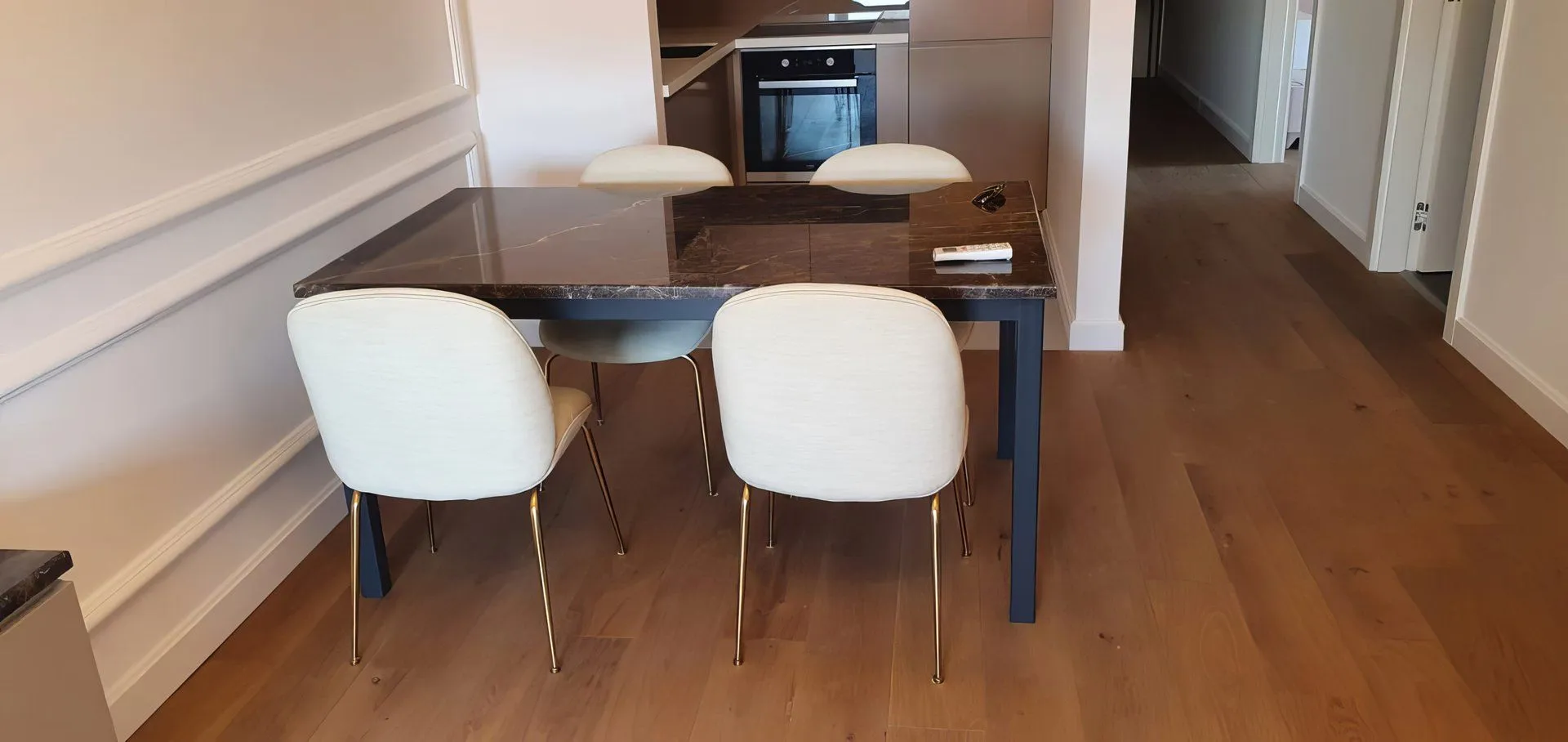 Izdavanje, dvosoban stan, 80m², Centar, Bar