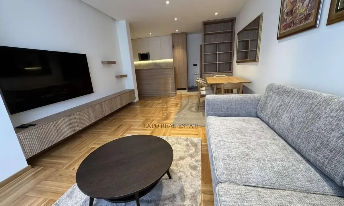 Izdavanje, četvorosoban stan, 95m², Vračar Sve Podlokacije, Beograd