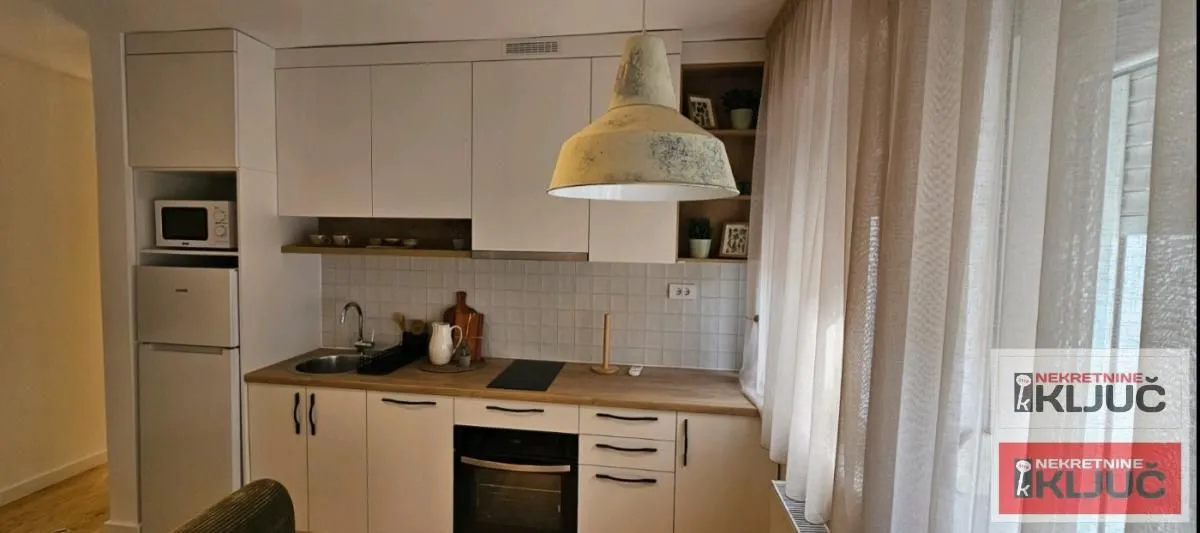 Izdavanje, jednosoban stan, 40m², Centar, Novi Sad