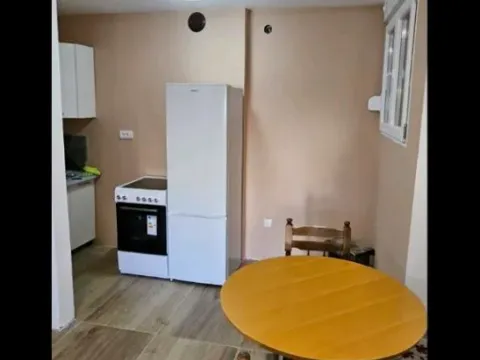 Izdavanje, dvosoban stan, 40m², Centar, Danilovgrad - image 5