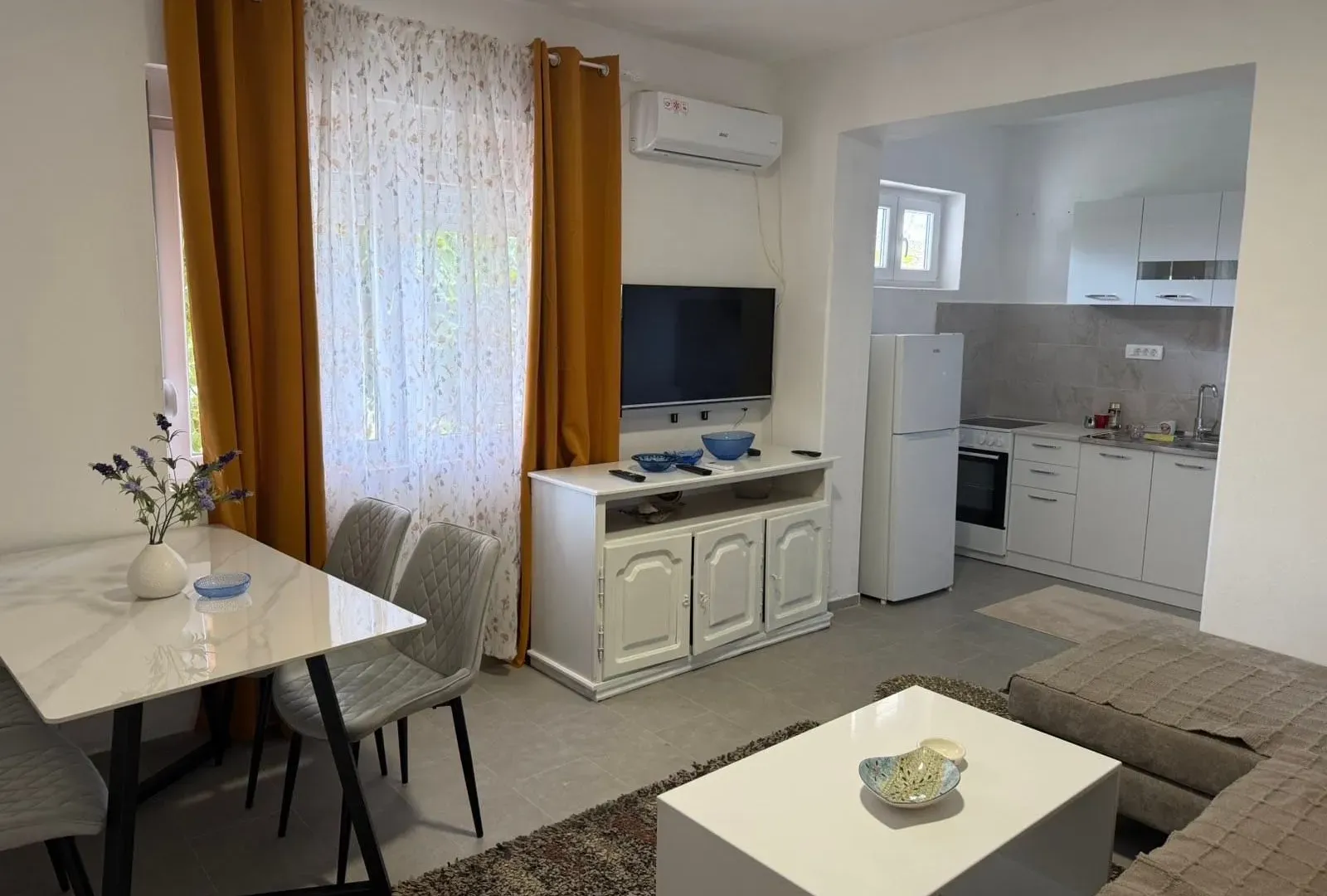 Izdavanje, dvosoban stan, 80m², Bjeliši, Bar