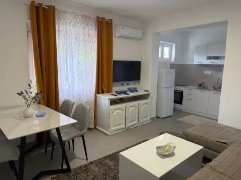 Rent, two bedroom apartment, 80m², Bjeliši, Bar - image 4