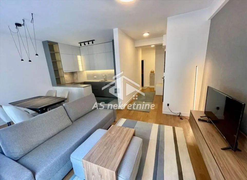Rent, three bedroom apartment, 60m², Vračar Sve Podlokacije, Beograd