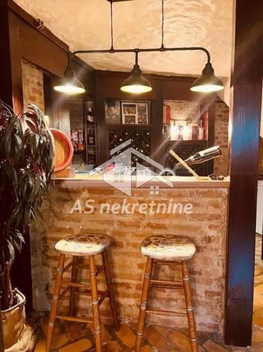 Izdavanje, kuća, 367m², Jajinci, Voždovac Sve Podlokacije