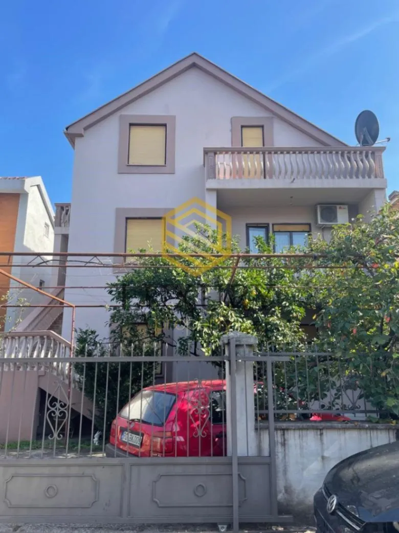 Prodaja, kuća, 300m², Stari Aerodrom, Podgorica