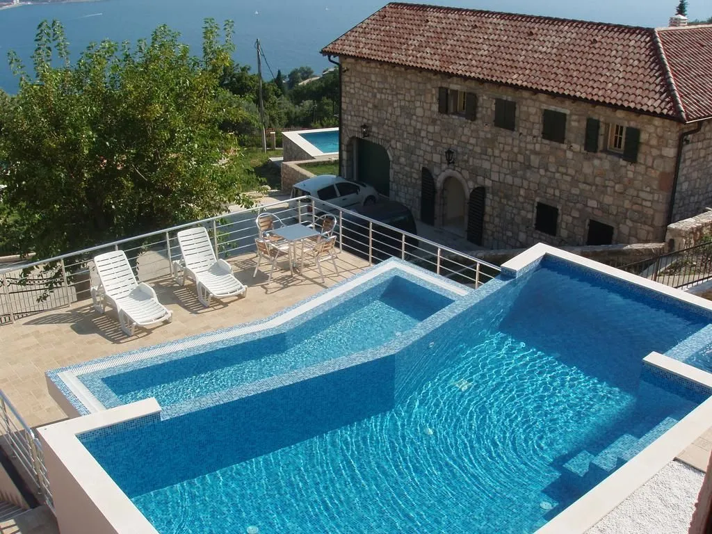 Sale, house, 290m², Bar, Crna Gora