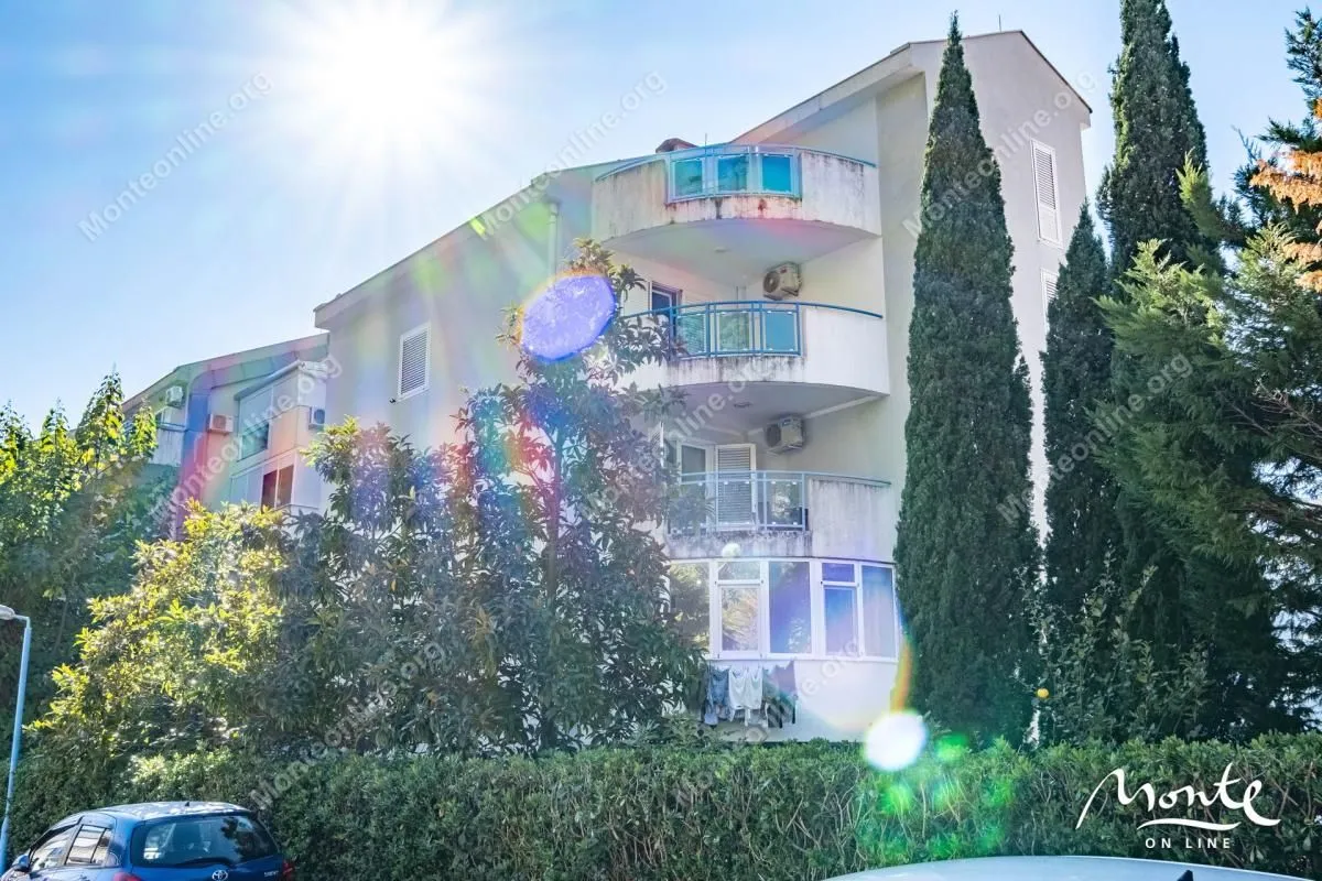 Prodaja, dvosoban stan, 48m², Dobrota, Kotor