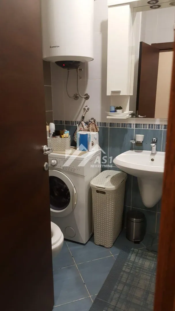Izdavanje, jednosoban stan, 40m², Grbavica, Novi Sad Sve Podlokacije