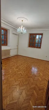 Empty room with wooden parquet flooring and a chandelier on the ceiling. - image 11
