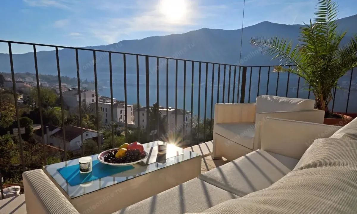 Sale, one bedroom apartment, 52m², Dobrota, Kotor