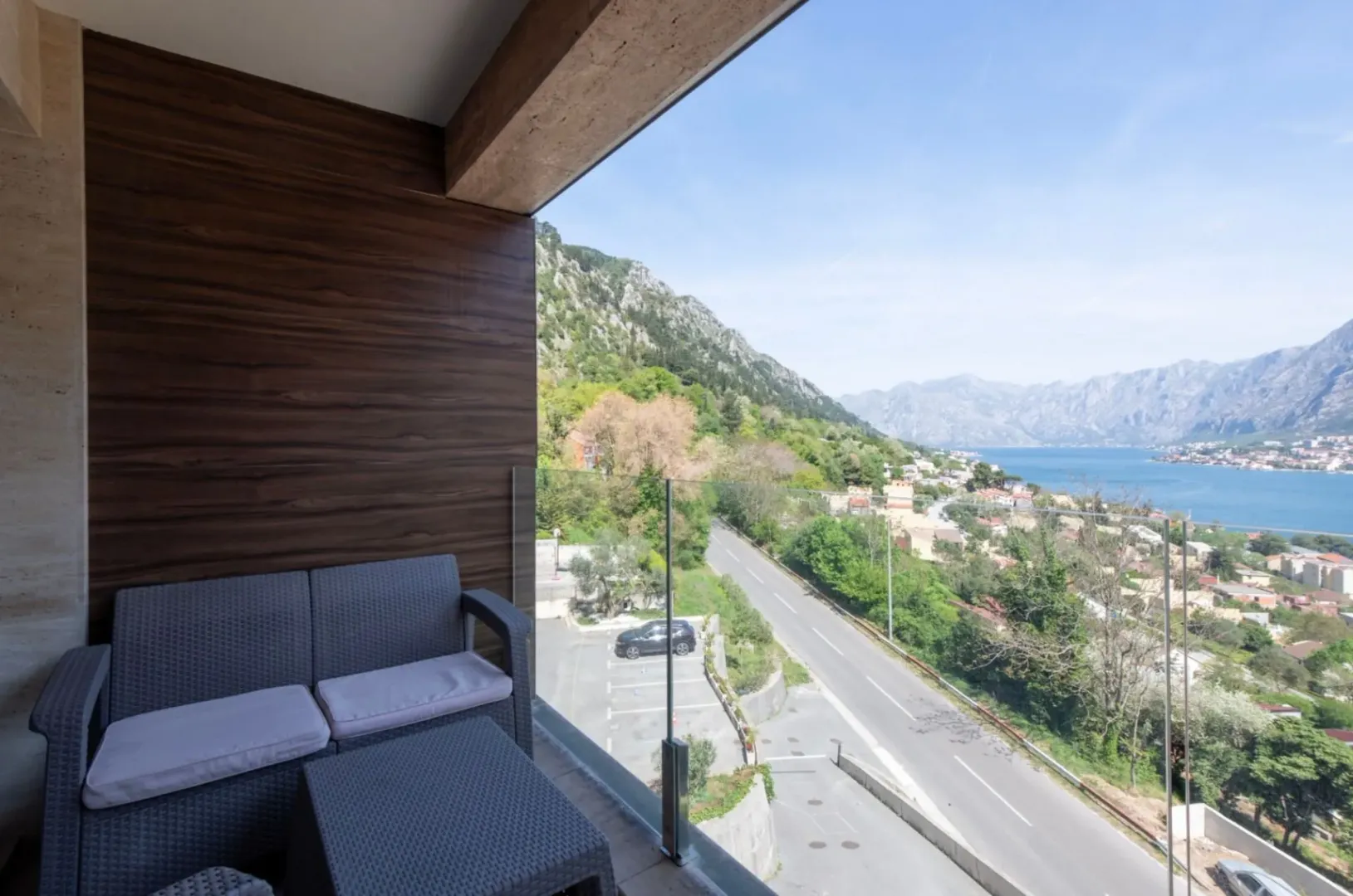 Izdavanje, trosoban stan, 141m², Škaljari, Kotor