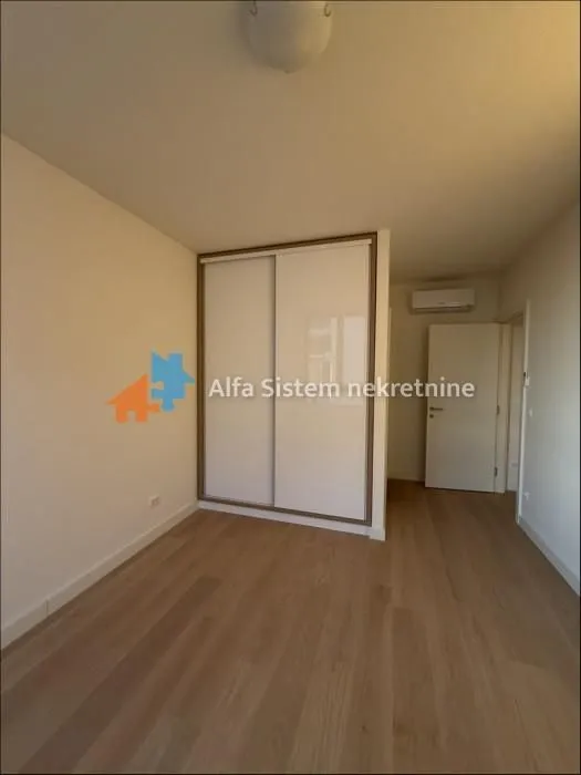 Izdavanje, trosoban stan, 71m², Savski Venac, Beograd