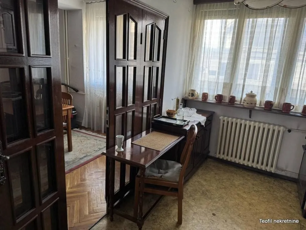 Prodaja, četvorosoban stan, 97m², Centar, Stara Pazova