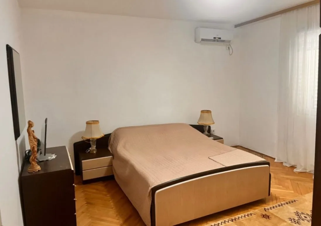 Izdavanje, kuća, 170m², Stari Aerodrom, Podgorica