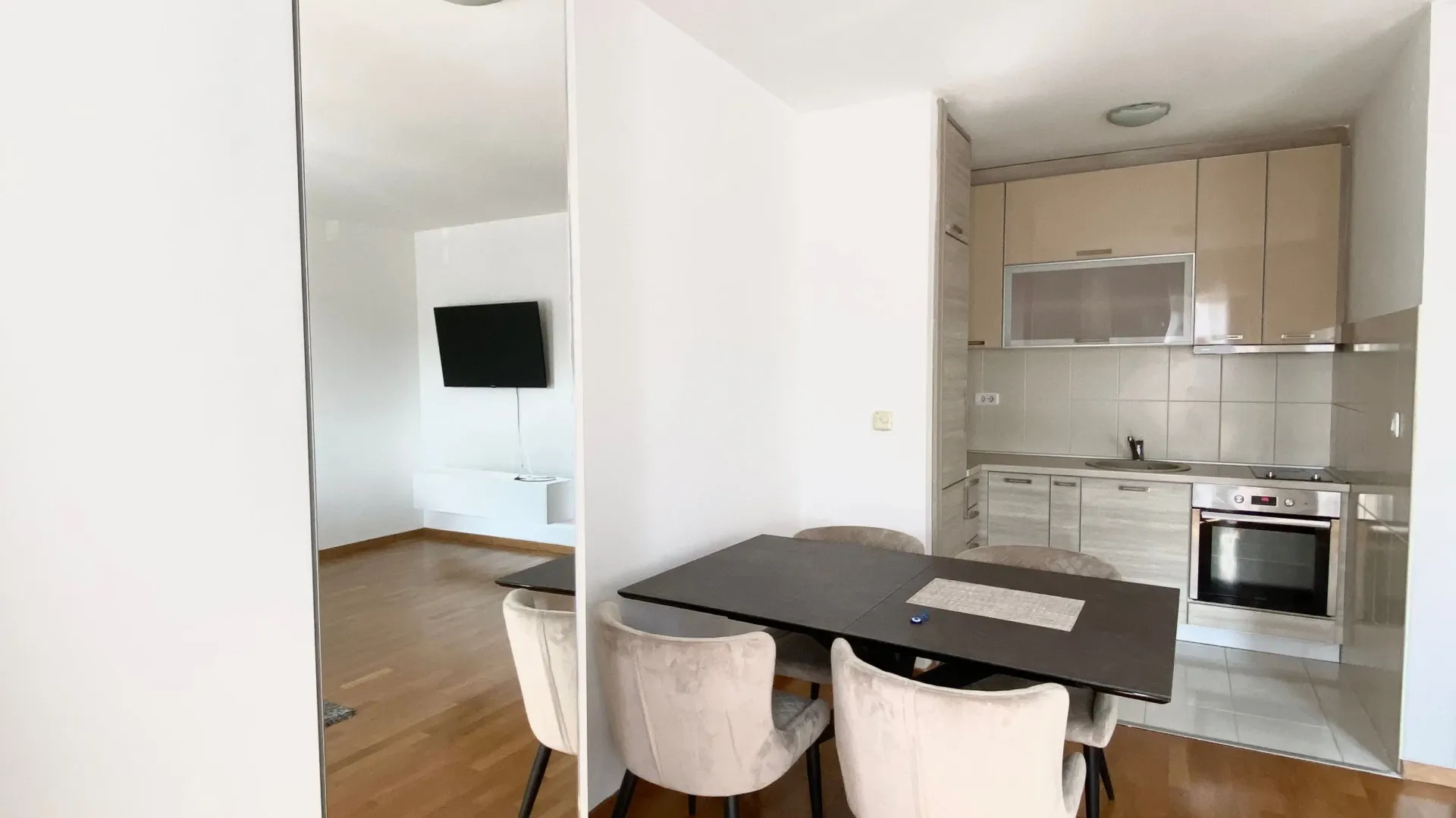 Rent, studio apartment, 40m², Tološka šuma, Podgorica