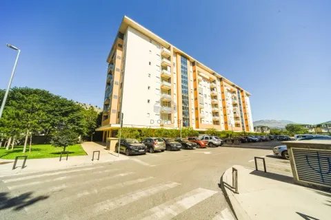 Rent, one bedroom apartment, 30m², City Kej, Podgorica - image 1
