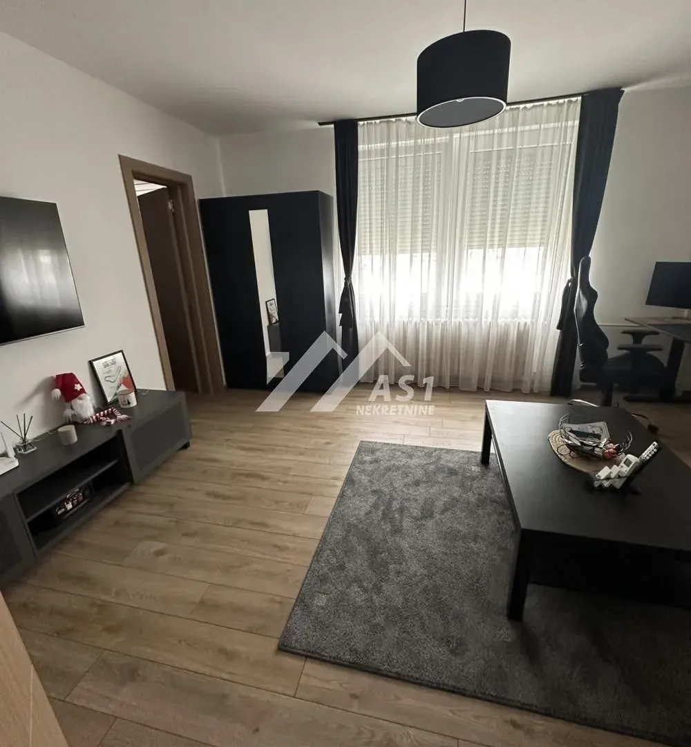 Izdavanje, jednosoban stan, 33m², Bulevar Oslobodjenja, Novi Sad Sve Podlokacije