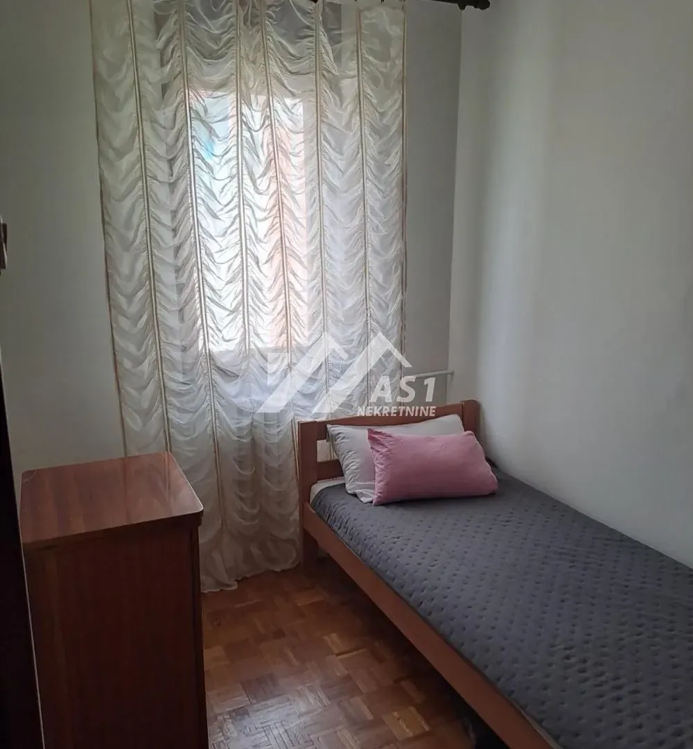 Izdavanje, četvorosoban stan, 84m², Sajam, Novi Sad Sve Podlokacije