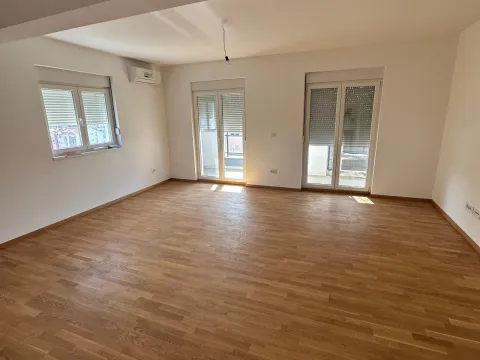 Prodaja, trosoban stan, 104m², Stari Aerodrom, Podgorica - image 2