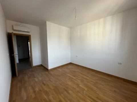 Prodaja, trosoban stan, 116m², Pobrežje, Podgorica - image 10