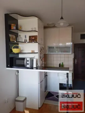 Izdavanje, garsonjera, 25m², Bulevar Evrope, Novi Sad Sve Podlokacije - image 4