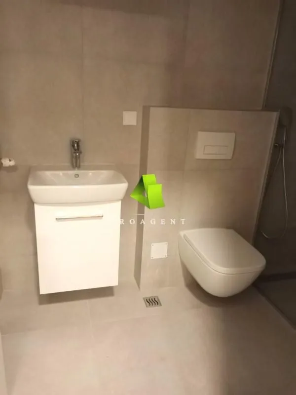 Rent, office space, 76m², Medijana, Niš