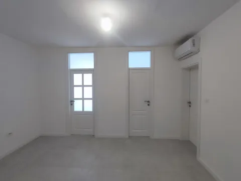 Izdavanje, poslovni prostor, 53m², Preko Morače, Podgorica