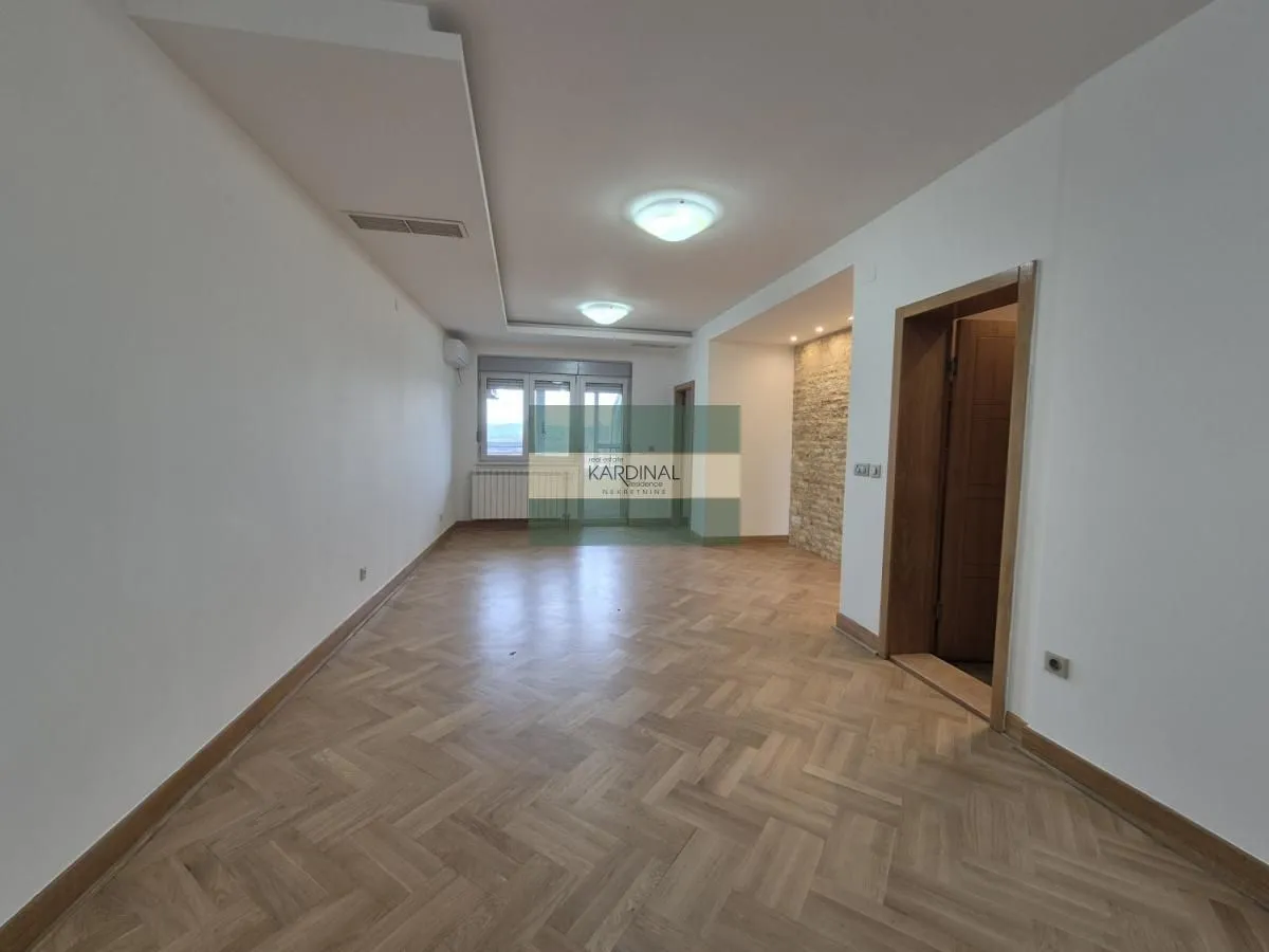 Prodaja, trosoban stan, 88m², Vašarište, Jagodina
