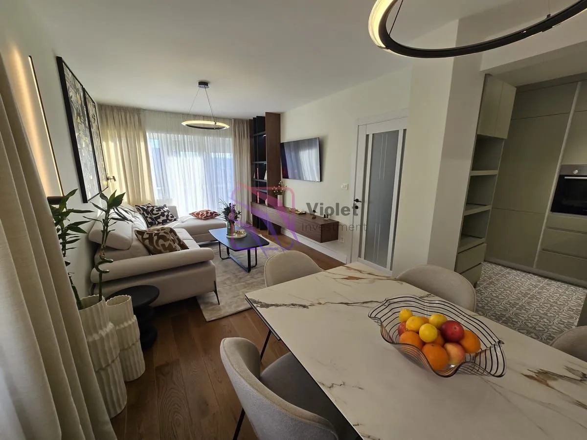 Prodaja, dvosoban stan, 72m², Centar, Tivat