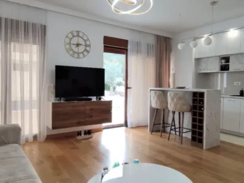 Izdavanje, jednosoban stan, 73m², Obala Đuraševića, Tivat - image 5