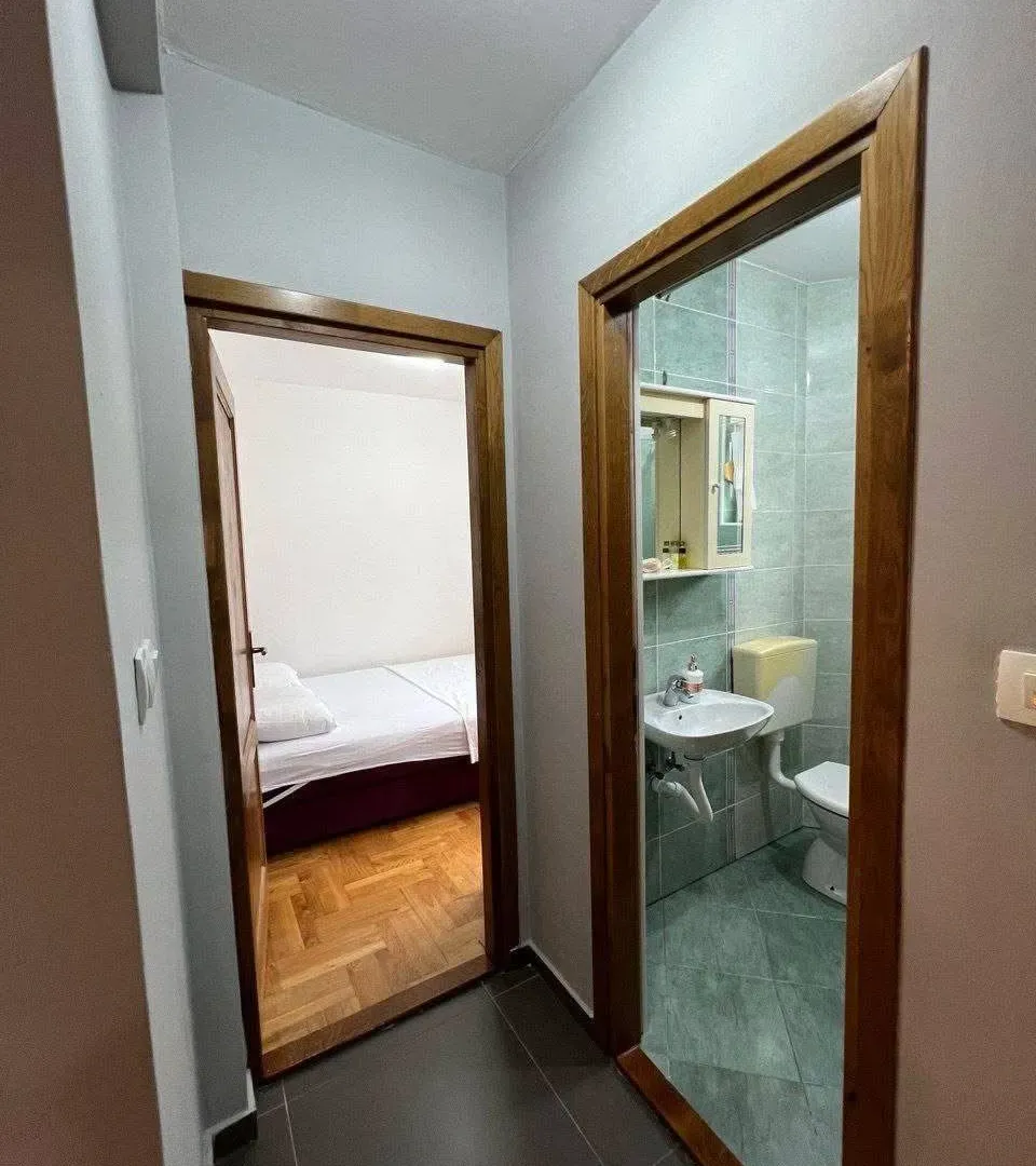 Rent, two bedroom apartment, 52m², Kalimanj, Tivat