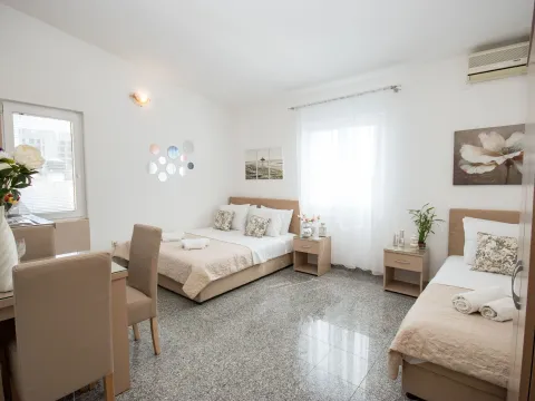 Daily-rent, studio apartment, 17m², Centar, Bar - image 11