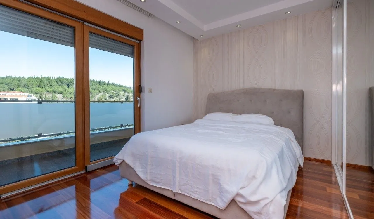Rent, four bedroom apartment, 140m², Podgorica, Crna Gora