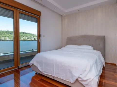 Rent, four bedroom apartment, 140m², Podgorica, Crna Gora - image 11