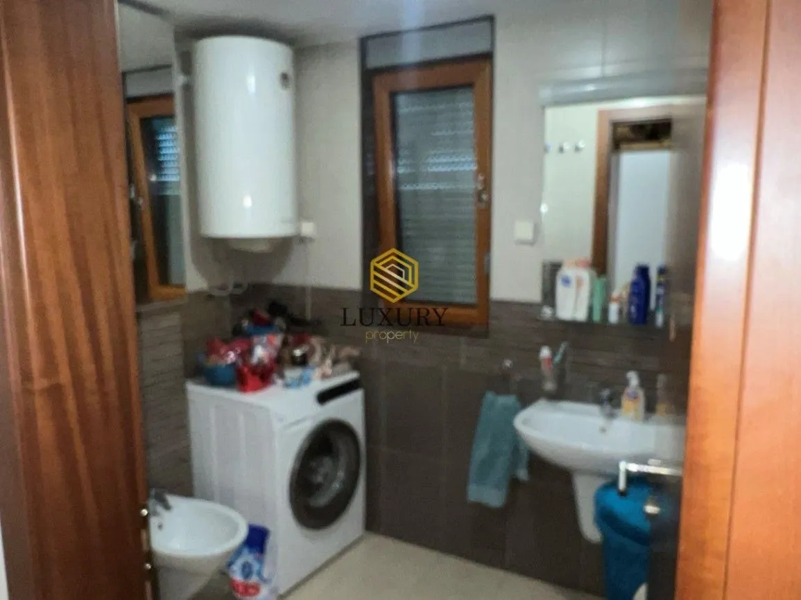 Prodaja, trosoban stan, 120m², Tološka šuma, Podgorica