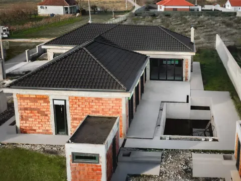 Prodaja, kuća, 259m², Donji Kokoti, Podgorica - image 3