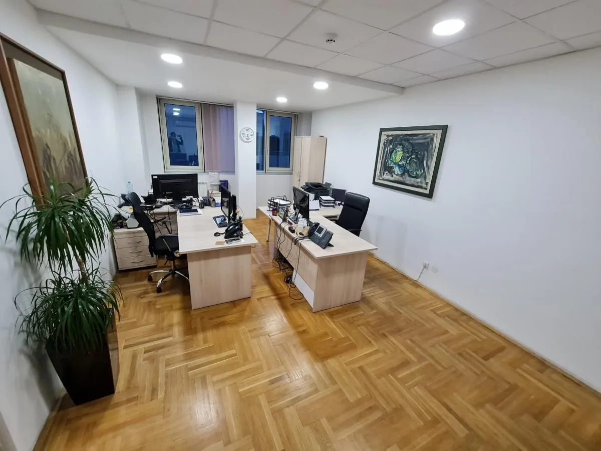 Rent, office space, 650m², Slavija, Vračar Sve Podlokacije