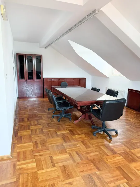 Izdavanje, poslovni prostor, 150m², Centar, Podgorica