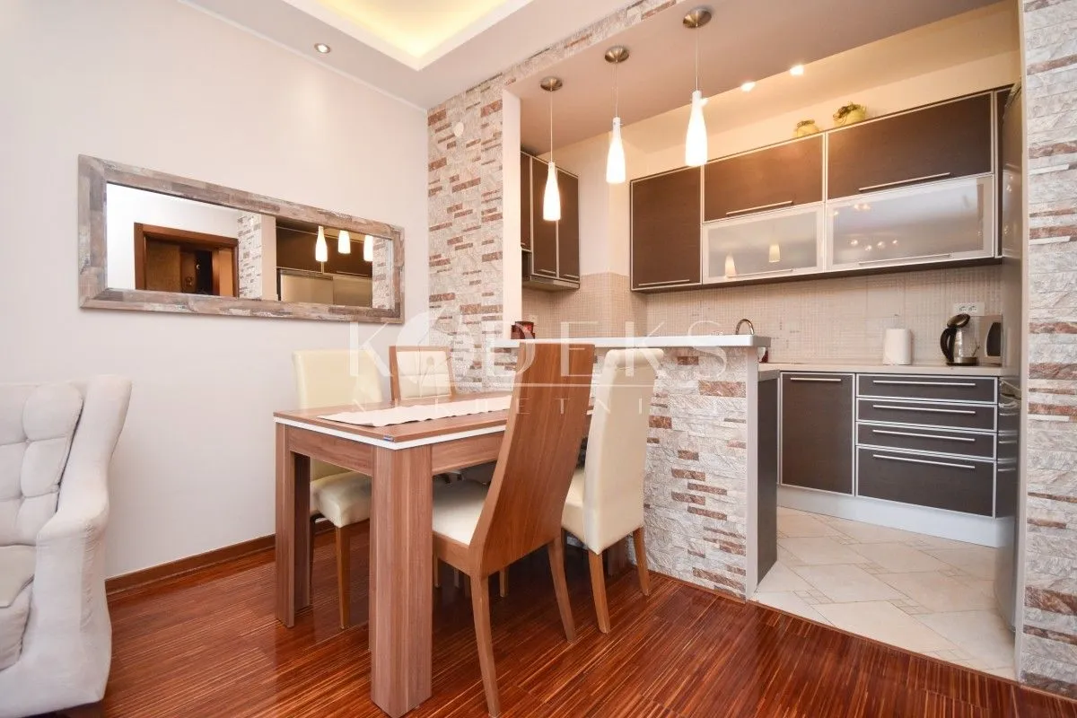Izdavanje, dvosoban stan, 75m², Gorica C, Podgorica