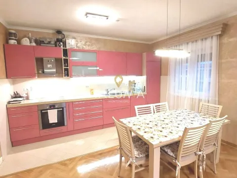 Izdavanje, dvosoban stan, 88m², City Kvart, Podgorica - image 9