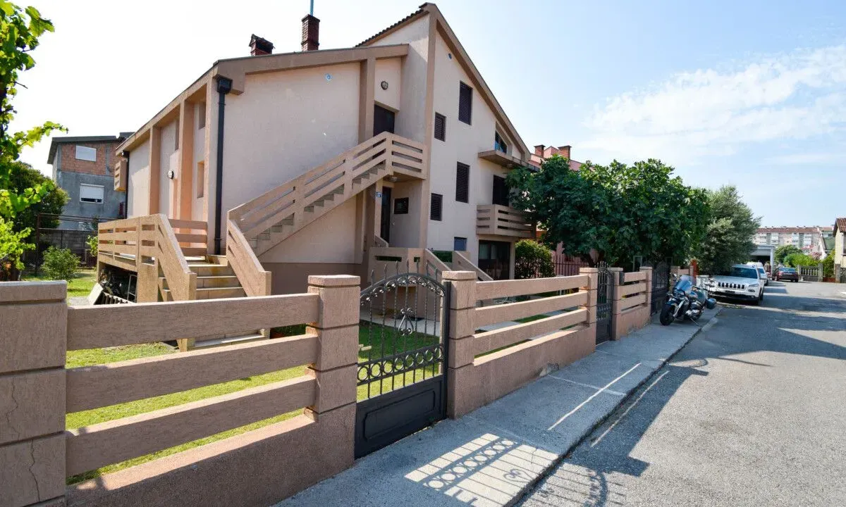 Prodaja, kuća, 300m², Stari Aerodrom, Podgorica