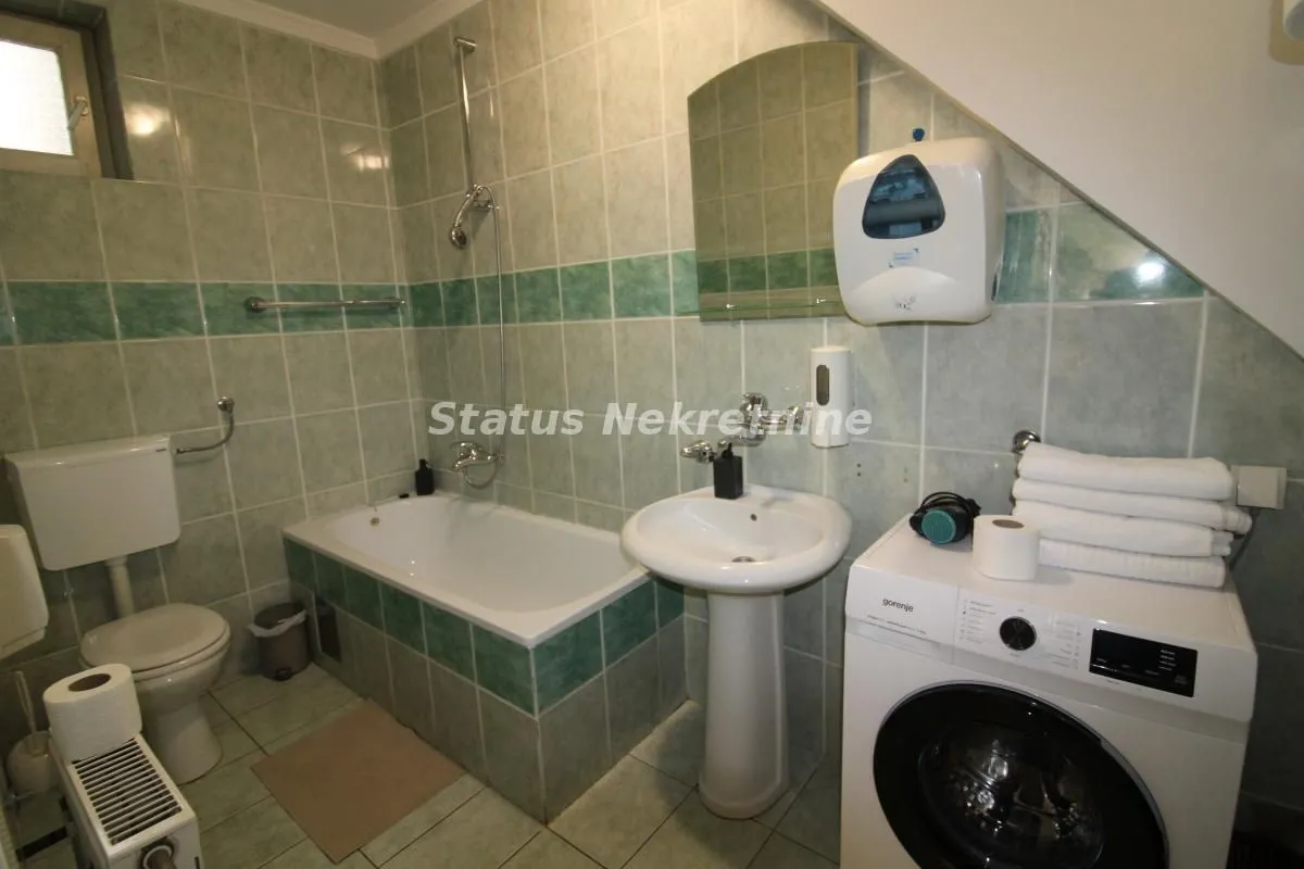 Izdavanje, četvorosoban stan, 75m², Centar, Novi Sad