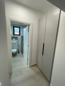 Rent, one bedroom apartment, 55m², Budva, Crna Gora - image 7