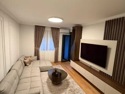 Prodaja, dvosoban stan, 69m², City Kvart, Podgorica - image 1